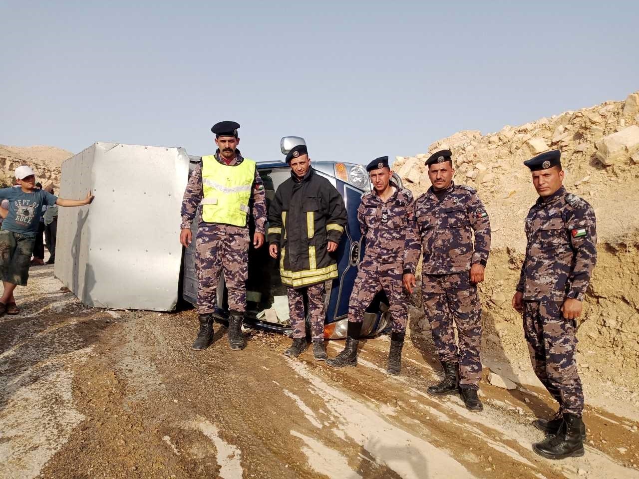 الكرك: إصابة سيدة وطفل جراء انقلاب بكب نقل متوسط