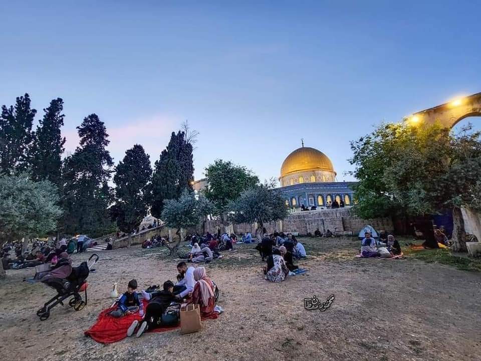 فطور رمضان في باحات المسجد الاقصى